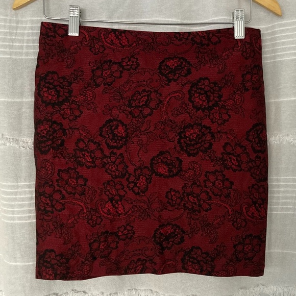3/$10 SALE Wine Red Patterned Mini Skirt - Picture 1 of 4